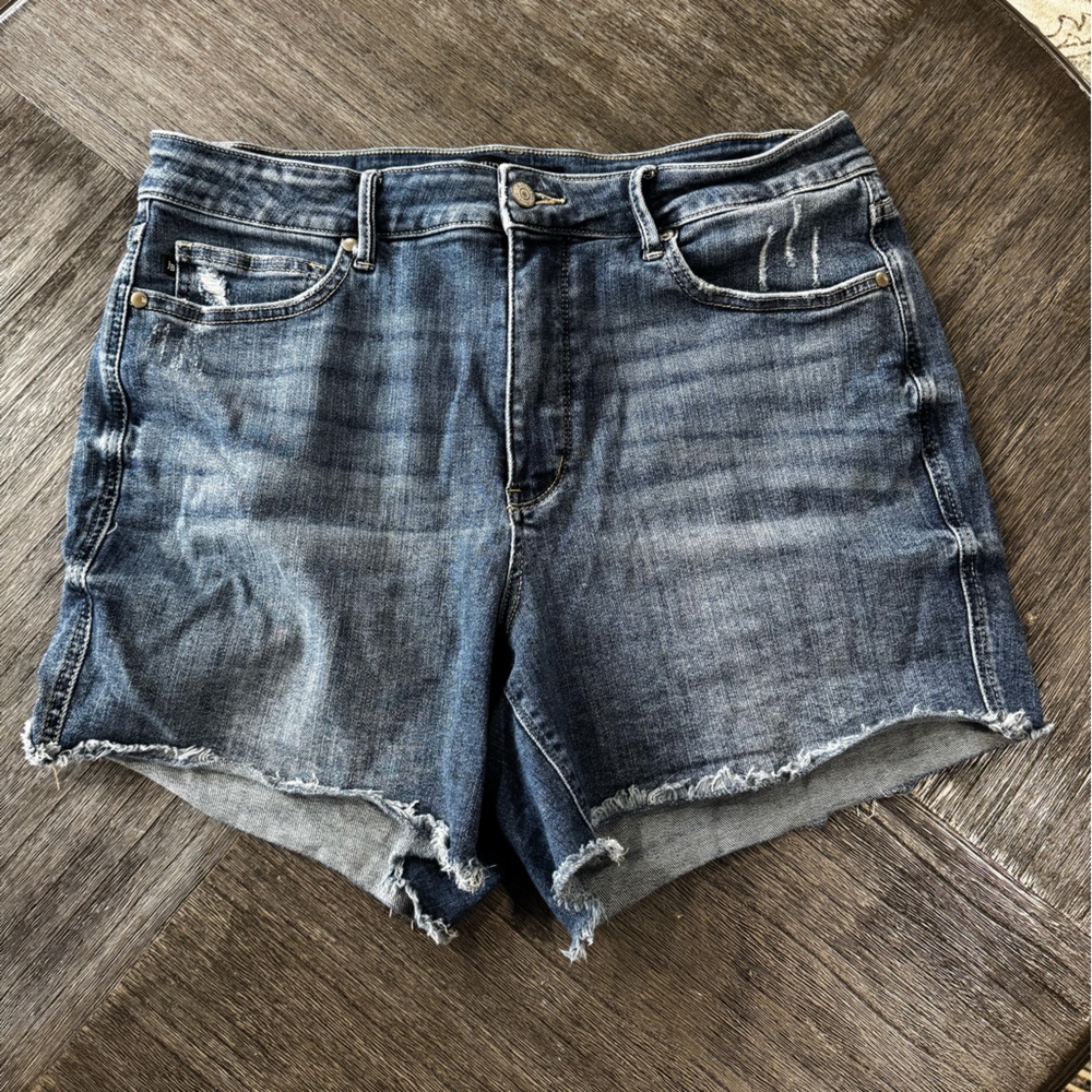 Judy Blue Midrise Frayed Hem Denim Shorts - Medium Blue